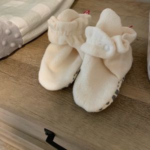 NWOT Zutano baby booties